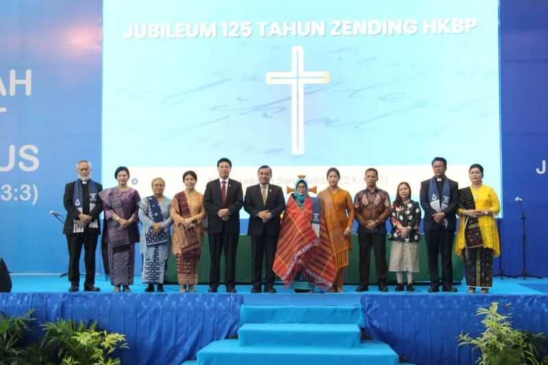 Ephorus Ulosi Walikota Pematangsiantar,Pesta Puncak Jubileum 125 Tahun Zending HKBP - DigitalMediaPublic