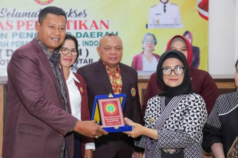 Hadiri Pelantikan DPD PPNI Pematangsiantar. dr Susanti Siap Perjuangkan Kesejahteraan Perawat . - DigitalMediaPublic